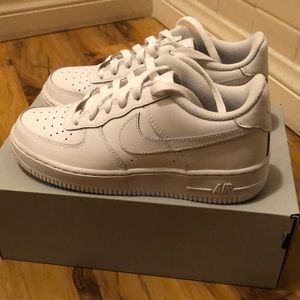 Nike Air Force 1 (Big Kids Shoes, Size 4.5Y)